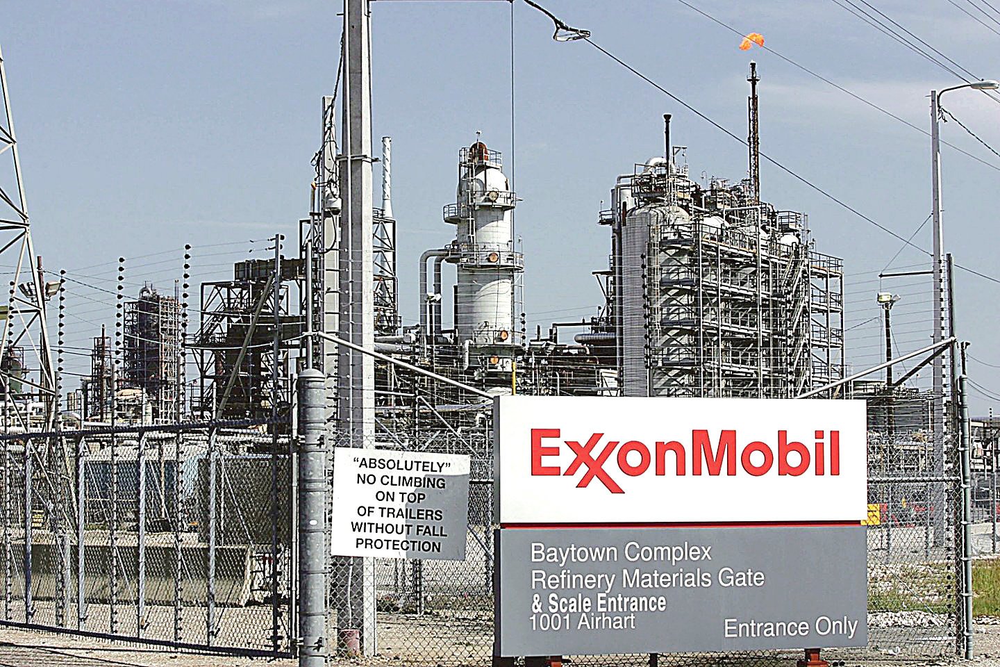 JAV kompanijos „ExxonMobil“ tyrėjai dar prieš keturias dešimtis metų žinojo, kad įmonės verslas pragaištingas.<br>„Scanpix“ nuotr.