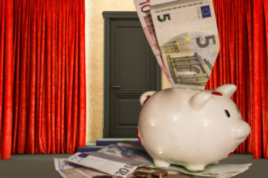 Būsto paskolų konsultantė priminė, kaip užsukus į banką sutaupyti krūvą pinigų: šis būdas – patikimiausias 