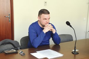 Berniukų tvirkinimu kaltinamas V. Usovas išgirdo nuosprendį, bet kitoje byloje