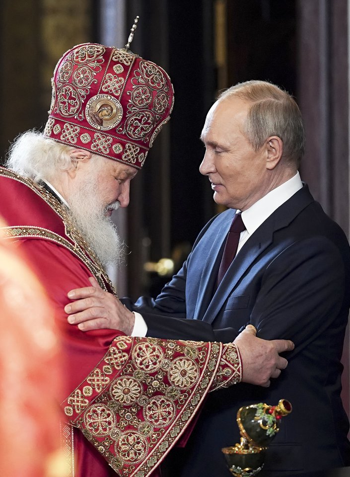  Ortodoksų bažnyčios patriarchas Kirilas ir V.Putinas.<br> AP/Scanpix nuotr.