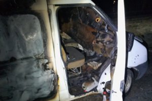 Trakų r. mikroautobuse sudegė žmogus: policija prašo pagalbos