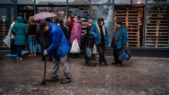 Bachmute vykstantys įnirtingi mūšiai apsunkina evakuaciją: tūkstančiai ukrainiečių gyvena baisiomis sąlygomis