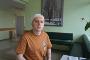 Šiurpi avarija apvertė šiauliečio gyvenimą: veidu išdaužė automobilio priekinį stiklą ir paniro į komą