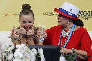 Rusų gimnastikos federacijos vadovei parodžius duris, spjaudomasi nuodais: „Mus gyvus užkasinėja“