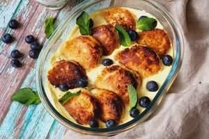 Varškėčiai su grietinės padažu itin patiks vaikams