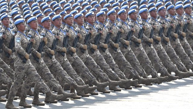Ekspertas tiki – Kinija potencialiai rengiasi kariniams veiksmams: situacijos stabilizavimui prielaidų nematyti