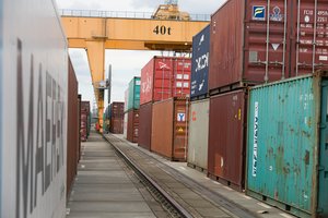 Transporto sektoriaus apžvalga: 2022 m. krovinių vežimas mažėjo, keleivių – augo