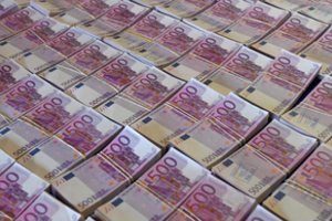 Teismas įpareigojo vyrą sumokėti buvusiai žmonai už 25 metus dirbtą namų ruošos darbą