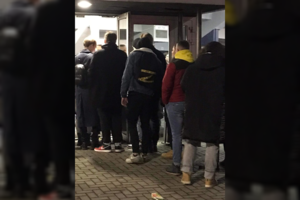 Vilniaus policija ieško asmens, kuris Rusijos atlikėjo koncerte demonstravo draudžiamą „Z“ ženklą