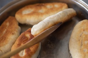 Minkšti pyragėliai iš kefyrinės tešlos: šefas iš Odesos dalijasi močiutės receptu