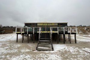 Klaipėdiečių pamėgtame paplūdimyje inspektoriai aptiko nelegalią kavinę: teks griauti ir dar susimokėti brangiai 