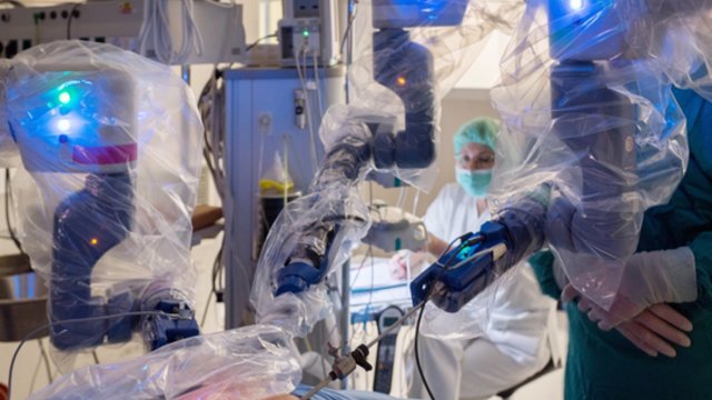 Klaipėdos ligoninėje – pirmoji robotinė operacija: neabejojama, kad tai padės pasiekti stulbinančių rezultatų