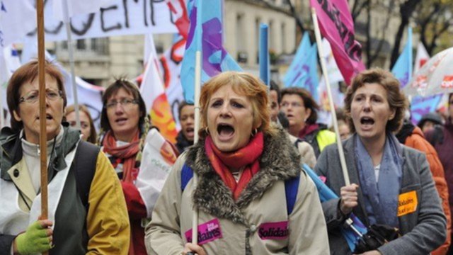 Dėl pensijų reformos įsiutę prancūzai niršta – esą nuo darbo kėdės iškart bus žengiama į karstą