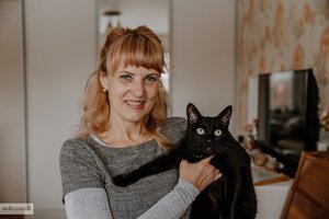 Priglaudusi beglobę katę – tokio elgesio pirmą dieną nesitikėjo: netrukus iš gniaužtų teko vaduoti šikšnosparnį ir paukštį