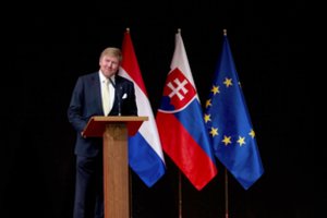 Nyderlandų karalius paragino moteris nekopijuoti vyrų