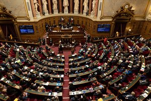 Prancūzijos Senatas balsavo už pensinio amžiaus ilginimą nuo 62 iki 64 metų