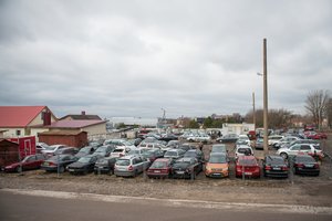 Latvija nusprendė iš girtų vairuotojų konfiskuotus automobilius perduoti Ukrainai