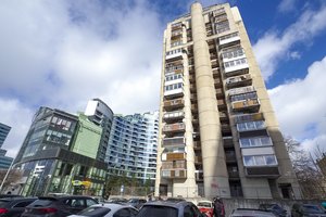 Nudrengtą namą žada apkaišyti saulės baterijomis, nors kiti būdai pigesni: „Kur logika?“