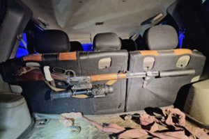 Įspūdingas aplinkosaugininkų sulaikymas: rasta nelegalių ginklų ir nelegali žvėrių apdorojimo aikštelė