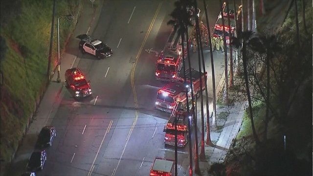 Nerimas Los Andželo gatvėse: pašauti trys policijos pareigūnai, įtariamasis užbarikadavo