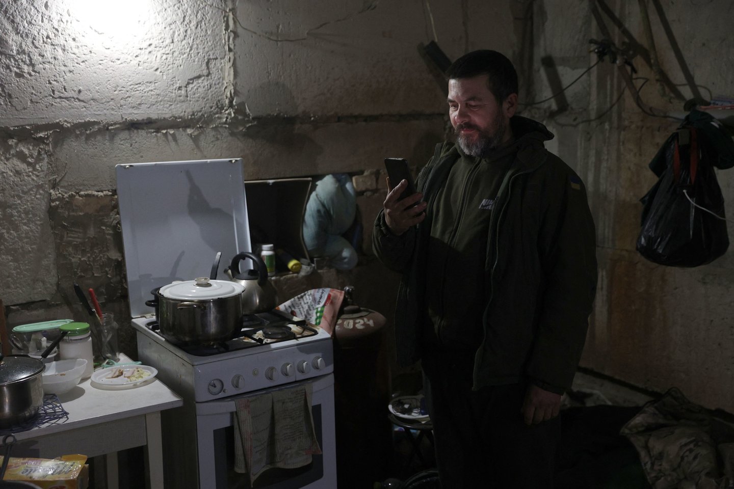 Ukrainiečiai geba išlaikyti maisto atsargų tiekimą net regionuose itin arti fronto.<br>AFP/Scanpix nuotr.
