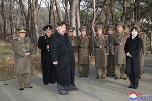 Šiaurės Korėjos diktatorius Kim Jong-unas nurodė intensyvinti manevrus „tikram karui“