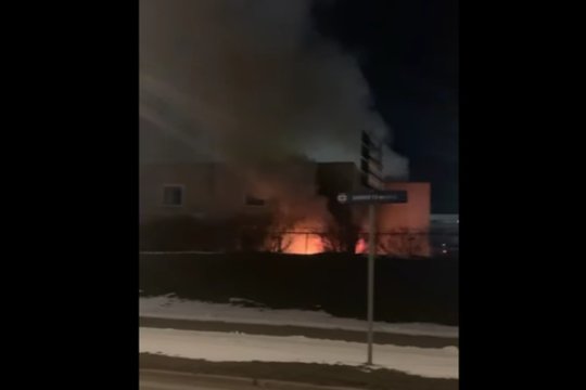 Naktį Vilniuje sudegė autoservisas