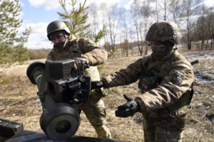 CNN: Rusija perima dalį Ukrainai tiekiamų ginklų ir siunčia juos į Iraną