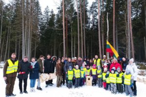 Miškininkai kartu su gamtos mylėtojais visoje Lietuvoje iškėlė tūkstančius inkilų