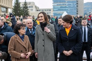 Trispalvės kėlimo ceremonijoje – V. Čmilytė-Nielsen kalba: kai visi yra už, kas prieš yra niekas