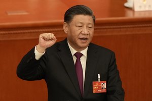 Xi Jinpingas ragina paversti Kinijos armiją „didžiąja plieno siena“