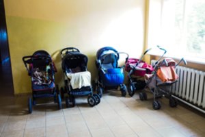 Nuo metų pradžios įsigaliojo nauja vaiko priežiūros atostogų tvarka: ką žinoti naujagimių tėvams