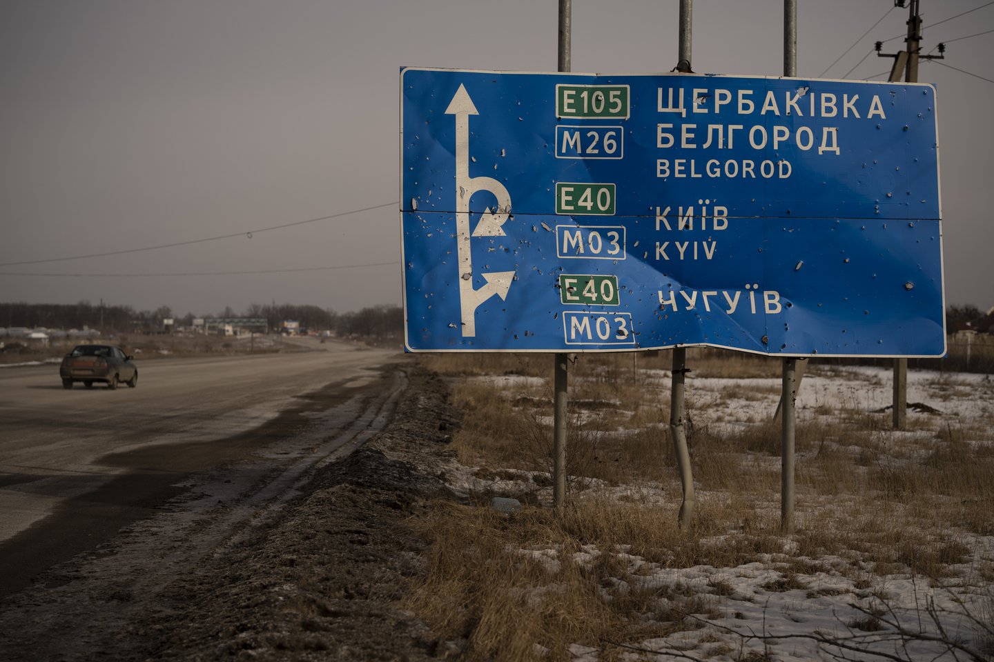 ​Antradienį Rusijos Belgorodo srityje dirbo oro gynyba, kuri esą numušė bepilotę skraidyklę. Jos nuolaužos nukrito gyvenamojo namo teritorijoje.<br>AP/Scanpix nuotr.