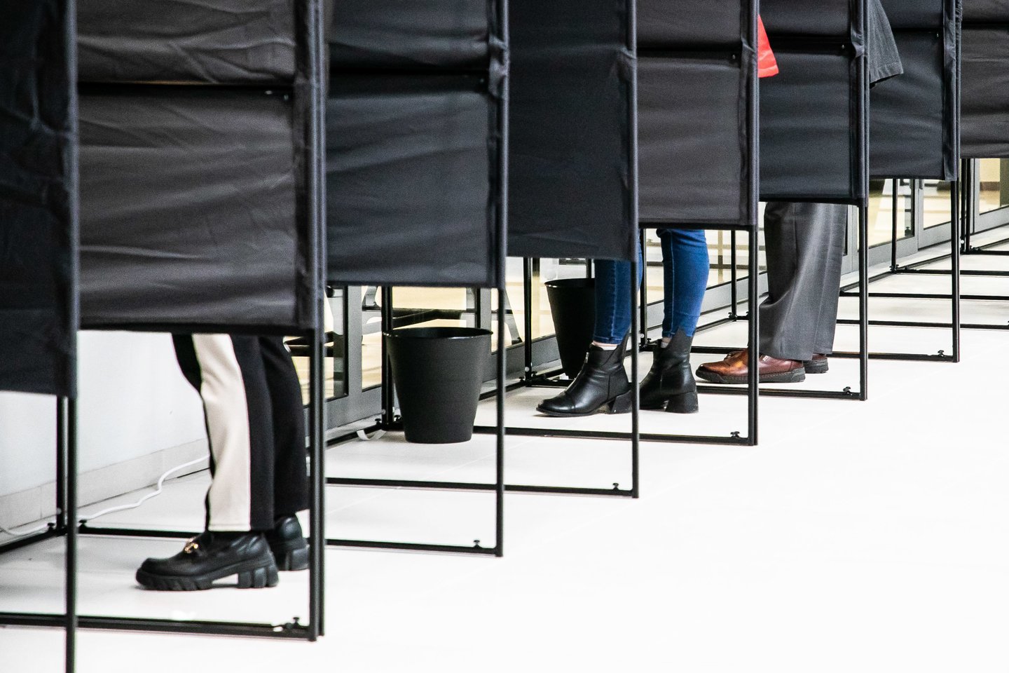 Pirmoji išankstinio balsavimo savivaldos rinkimuose diena: preliminariais duomenimis balsavo per 23 tūkst. rinkėjų.<br>D.Labučio (ELTA) nuotr.
