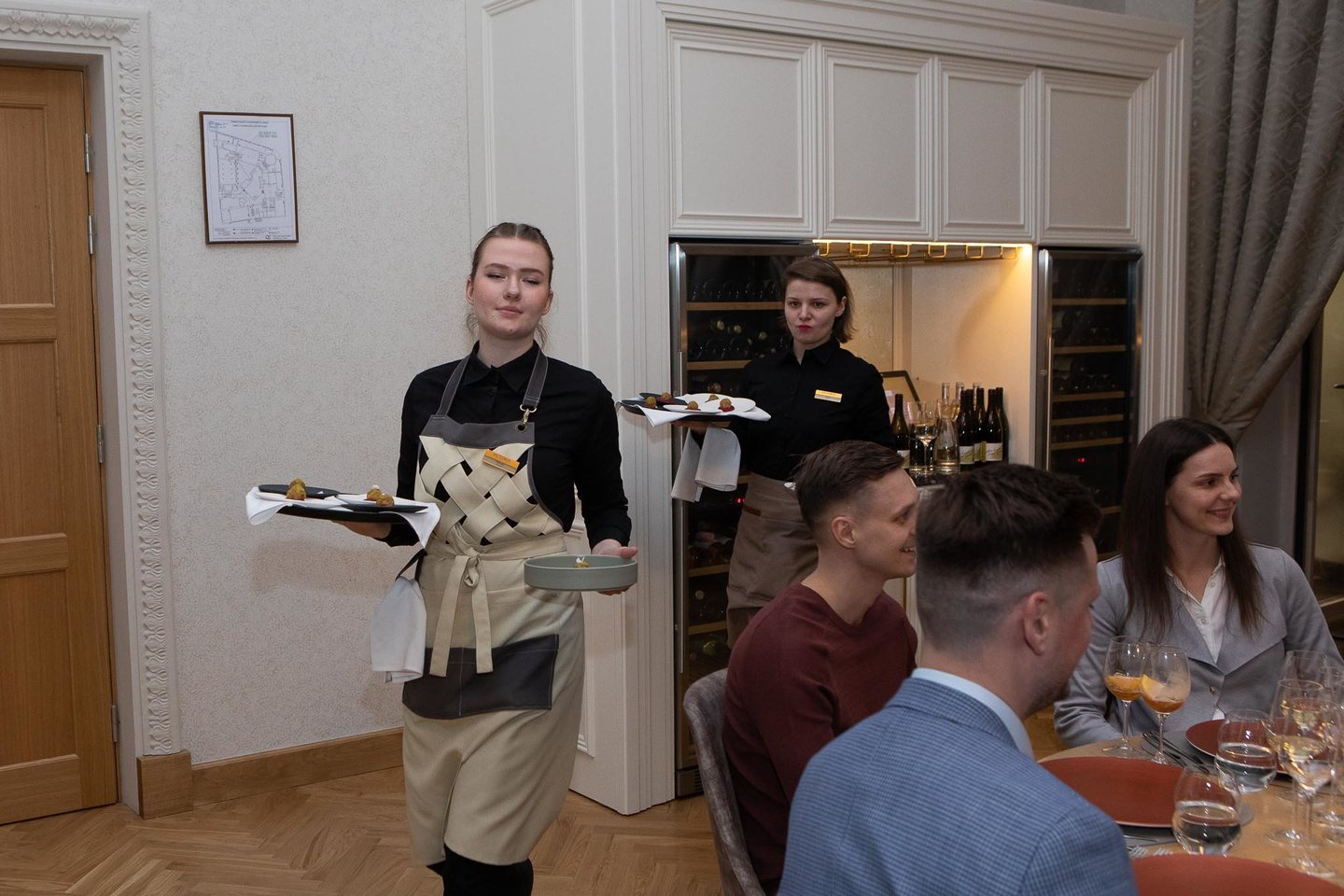 Vakarienė viešbučio „Victoria Hotel Klaipeda“ restorane „Baltasis žirgas“.<br> Pranešimo autorių nuotr.