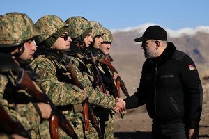 Azerbaidžanas pranešė apie susišaudymą prie Armėnijos sienos ir Kalnų Karabache