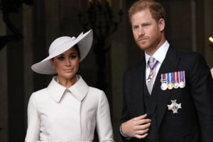 Tėvo karūnacijoje princas Harry pasirodys vienas: aiškėja, kodėl Meghan Markle neplanuoja vykti