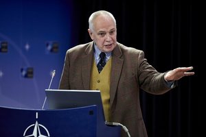 Profesorius davė patarimą: „Mes turime su rusais bendrauti jų pačių pasirinkta galios valiuta“