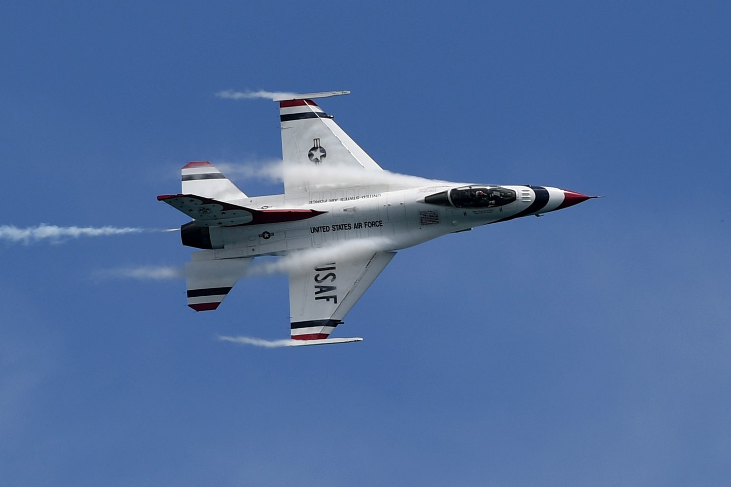  F-16 naikintuvai.<br> CapitalPictures/Scanpix nuotr.