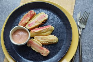 Krabų lazdelės alaus tešloje: lengvai paruošiamas gardus užkandis