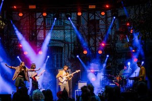 Grupė „Homechestra“ pristato dainą apie įpročius: jais aplipę – atsikratome sunkiai