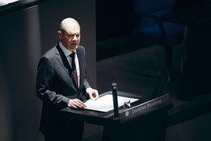 O. Scholzas: ginklų tiekimas Ukrainai tęsis