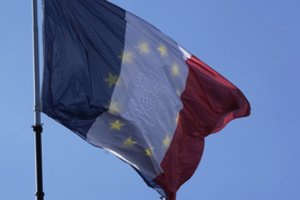 Prancūzija perduos Ukrainai priešgaisrines mašinas, mobiliąją DNR laboratoriją