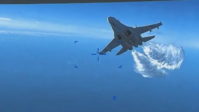 Užfiksuotas lemiamas momentas: Rusijos naikintuvas rėžėsi į JAV droną