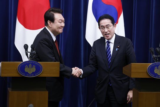 Japonija ir Pietų Korėja atnaujina dvišalį saugumo dialogą