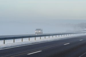 Kelininkai: vakariniuose šalies rajonuose eismo sąlygas sunkina plikledis, šiaurinėje ir rytinėje dalyje – rūkas