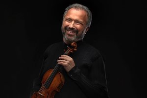 Dirigentas ir smuikininkas D. Sitkoveckis su Klaipėdos kameriniu orkestru atliks klasikos šedevrus