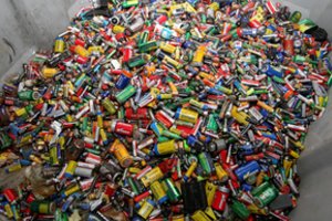 Kasmet sunaudojame tonas baterijų: patarė, kaip išeikvotas prikelti naujam gyvenimui ir net uždirbti