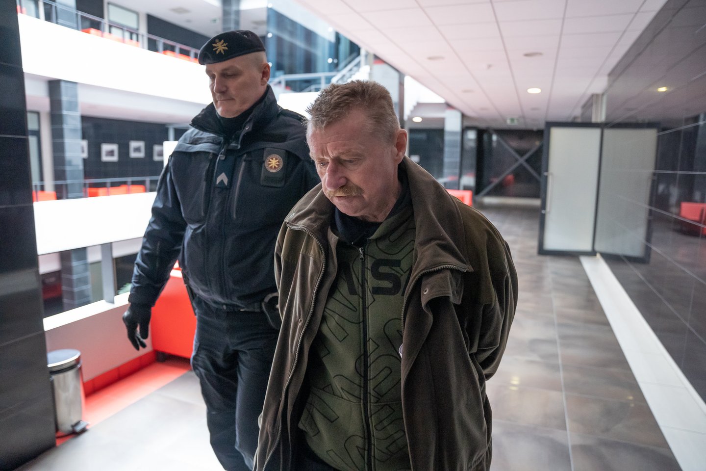  Kauno apygardos teismas už moters nužudymą prieniškiui V. Tamošiūnui skyrė 13 metų kalėjimo. <br> R. Vilkelio nuotr. 