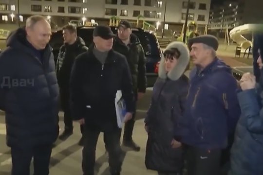 V. Putinas apsilankė Mariupolyje: apvažiavo kelis miesto rajonus ir pasikalbėjo su gyventojais